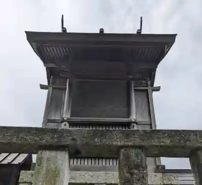 須賀神社の{uncategorized: "未分類", other: "その他", undefined: "問題あり", building: "その他建物", grave: "お墓", sacred_gate: "鳥居", guardian: "狛犬", statue: "像", buddha: "仏像", history: "歴史", nature: "自然", garden: "庭園", animal: "動物", pagoda: "塔", temizu: "手水舎", mountain_gate: "山門・神門", sanctuary: "本殿・本堂", subordinate: "末社・摂社", art: "芸術", scenery: "景色", jizo: "地蔵", ema: "絵馬", goshuin: "御朱印", omikuji: "おみくじ", items: "授与品その他", amulet: "お守り", goshuincho: "御朱印帳", eats: "食事", festival: "お祭り", votive_dance: "神楽", shichigosan: "七五三参", wedding: "結婚式", experience: "体験その他", initially: "初詣", around: "周辺", anti_infection: "感染症対策"}