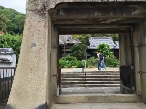 持光寺の山門