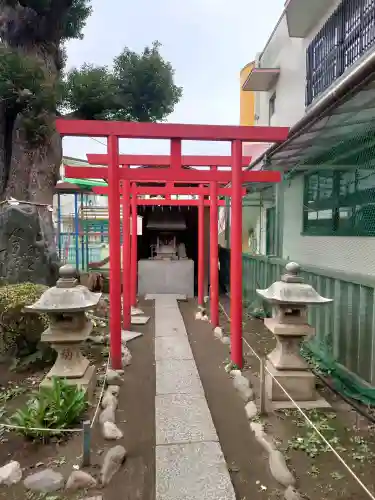 五方山熊野神社の{uncategorized: "未分類", other: "その他", undefined: "問題あり", building: "その他建物", grave: "お墓", sacred_gate: "鳥居", guardian: "狛犬", statue: "像", buddha: "仏像", history: "歴史", nature: "自然", garden: "庭園", animal: "動物", pagoda: "塔", temizu: "手水舎", mountain_gate: "山門・神門", sanctuary: "本殿・本堂", subordinate: "末社・摂社", art: "芸術", scenery: "景色", jizo: "地蔵", ema: "絵馬", goshuin: "御朱印", omikuji: "おみくじ", items: "授与品その他", amulet: "お守り", goshuincho: "御朱印帳", eats: "食事", festival: "お祭り", votive_dance: "神楽", shichigosan: "七五三参", wedding: "結婚式", experience: "体験その他", initially: "初詣", around: "周辺", anti_infection: "感染症対策"}
