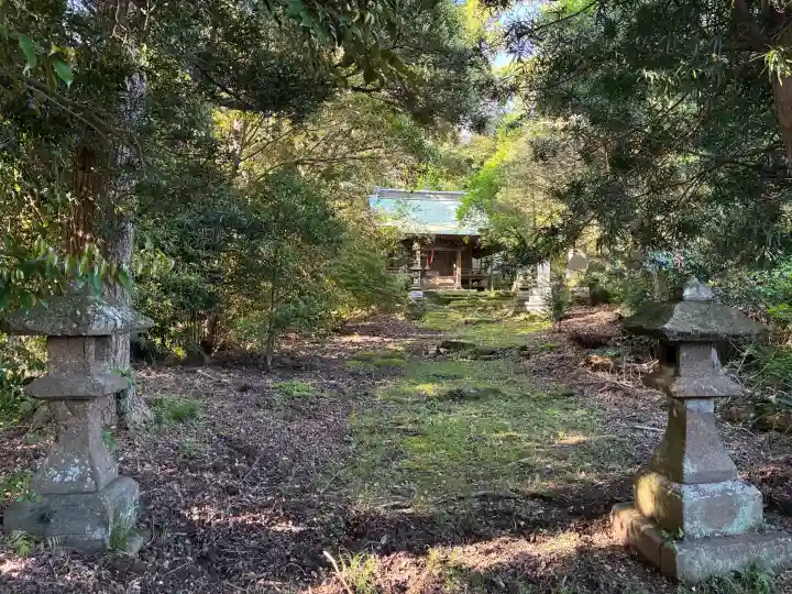 熊野神社の{uncategorized: "未分類", other: "その他", undefined: "問題あり", building: "その他建物", grave: "お墓", sacred_gate: "鳥居", guardian: "狛犬", statue: "像", buddha: "仏像", history: "歴史", nature: "自然", garden: "庭園", animal: "動物", pagoda: "塔", temizu: "手水舎", mountain_gate: "山門・神門", sanctuary: "本殿・本堂", subordinate: "末社・摂社", art: "芸術", scenery: "景色", jizo: "地蔵", ema: "絵馬", goshuin: "御朱印", omikuji: "おみくじ", items: "授与品その他", amulet: "お守り", goshuincho: "御朱印帳", eats: "食事", festival: "お祭り", votive_dance: "神楽", shichigosan: "七五三参", wedding: "結婚式", experience: "体験その他", initially: "初詣", around: "周辺", anti_infection: "感染症対策"}