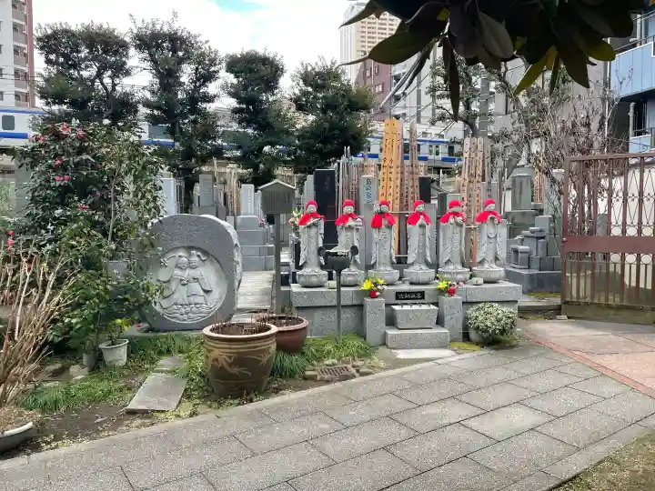 正覚寺の{uncategorized: "未分類", other: "その他", undefined: "問題あり", building: "その他建物", grave: "お墓", sacred_gate: "鳥居", guardian: "狛犬", statue: "像", buddha: "仏像", history: "歴史", nature: "自然", garden: "庭園", animal: "動物", pagoda: "塔", temizu: "手水舎", mountain_gate: "山門・神門", sanctuary: "本殿・本堂", subordinate: "末社・摂社", art: "芸術", scenery: "景色", jizo: "地蔵", ema: "絵馬", goshuin: "御朱印", omikuji: "おみくじ", items: "授与品その他", amulet: "お守り", goshuincho: "御朱印帳", eats: "食事", festival: "お祭り", votive_dance: "神楽", shichigosan: "七五三参", wedding: "結婚式", experience: "体験その他", initially: "初詣", around: "周辺", anti_infection: "感染症対策"}