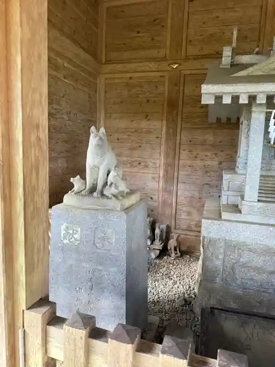 三峯神社の{uncategorized: "未分類", other: "その他", undefined: "問題あり", building: "その他建物", grave: "お墓", sacred_gate: "鳥居", guardian: "狛犬", statue: "像", buddha: "仏像", history: "歴史", nature: "自然", garden: "庭園", animal: "動物", pagoda: "塔", temizu: "手水舎", mountain_gate: "山門・神門", sanctuary: "本殿・本堂", subordinate: "末社・摂社", art: "芸術", scenery: "景色", jizo: "地蔵", ema: "絵馬", goshuin: "御朱印", omikuji: "おみくじ", items: "授与品その他", amulet: "お守り", goshuincho: "御朱印帳", eats: "食事", festival: "お祭り", votive_dance: "神楽", shichigosan: "七五三参", wedding: "結婚式", experience: "体験その他", initially: "初詣", around: "周辺", anti_infection: "感染症対策"}