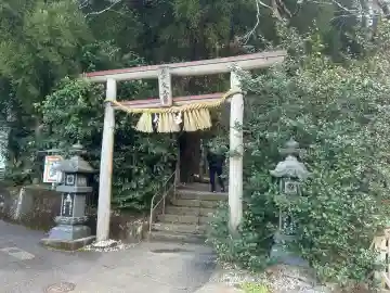 荒立神社の{uncategorized: "未分類", other: "その他", undefined: "問題あり", building: "その他建物", grave: "お墓", sacred_gate: "鳥居", guardian: "狛犬", statue: "像", buddha: "仏像", history: "歴史", nature: "自然", garden: "庭園", animal: "動物", pagoda: "塔", temizu: "手水舎", mountain_gate: "山門・神門", sanctuary: "本殿・本堂", subordinate: "末社・摂社", art: "芸術", scenery: "景色", jizo: "地蔵", ema: "絵馬", goshuin: "御朱印", omikuji: "おみくじ", items: "授与品その他", amulet: "お守り", goshuincho: "御朱印帳", eats: "食事", festival: "お祭り", votive_dance: "神楽", shichigosan: "七五三参", wedding: "結婚式", experience: "体験その他", initially: "初詣", around: "周辺", anti_infection: "感染症対策"}