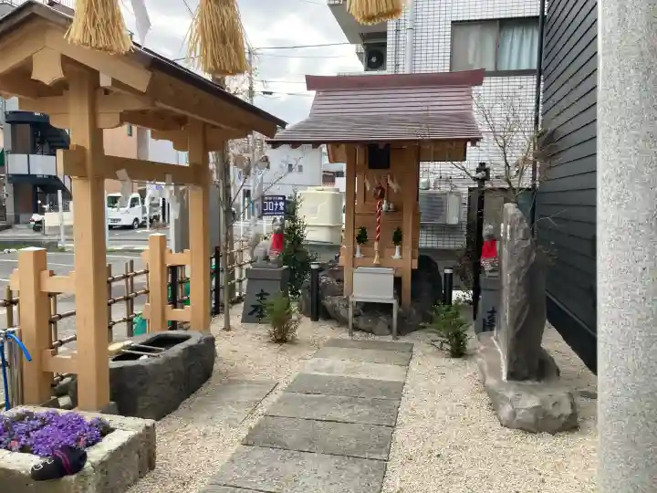 山蒼稲荷神社の{uncategorized: "未分類", other: "その他", undefined: "問題あり", building: "その他建物", grave: "お墓", sacred_gate: "鳥居", guardian: "狛犬", statue: "像", buddha: "仏像", history: "歴史", nature: "自然", garden: "庭園", animal: "動物", pagoda: "塔", temizu: "手水舎", mountain_gate: "山門・神門", sanctuary: "本殿・本堂", subordinate: "末社・摂社", art: "芸術", scenery: "景色", jizo: "地蔵", ema: "絵馬", goshuin: "御朱印", omikuji: "おみくじ", items: "授与品その他", amulet: "お守り", goshuincho: "御朱印帳", eats: "食事", festival: "お祭り", votive_dance: "神楽", shichigosan: "七五三参", wedding: "結婚式", experience: "体験その他", initially: "初詣", around: "周辺", anti_infection: "感染症対策"}
