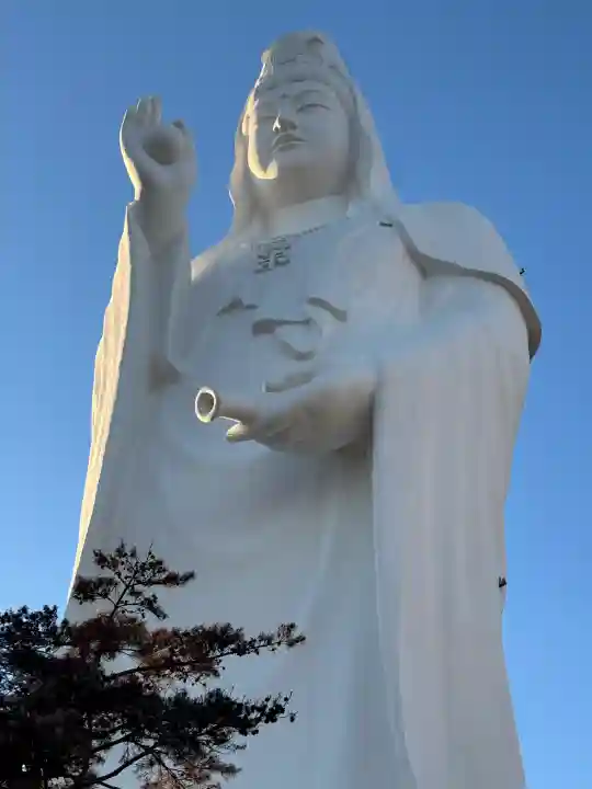 大観密寺の{uncategorized: "未分類", other: "その他", undefined: "問題あり", building: "その他建物", grave: "お墓", sacred_gate: "鳥居", guardian: "狛犬", statue: "像", buddha: "仏像", history: "歴史", nature: "自然", garden: "庭園", animal: "動物", pagoda: "塔", temizu: "手水舎", mountain_gate: "山門・神門", sanctuary: "本殿・本堂", subordinate: "末社・摂社", art: "芸術", scenery: "景色", jizo: "地蔵", ema: "絵馬", goshuin: "御朱印", omikuji: "おみくじ", items: "授与品その他", amulet: "お守り", goshuincho: "御朱印帳", eats: "食事", festival: "お祭り", votive_dance: "神楽", shichigosan: "七五三参", wedding: "結婚式", experience: "体験その他", initially: "初詣", around: "周辺", anti_infection: "感染症対策"}
