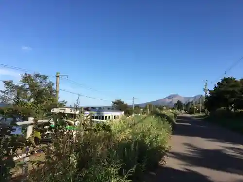 富士見町稲荷神社の周辺