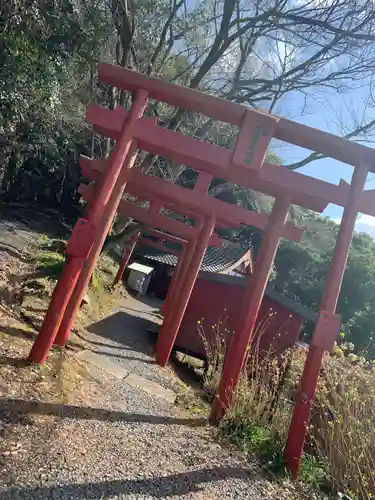 三岩稲荷神社の鳥居