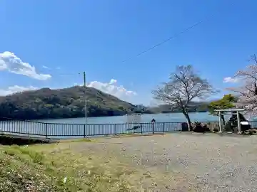 御供岩の{uncategorized: "未分類", other: "その他", undefined: "問題あり", building: "その他建物", grave: "お墓", sacred_gate: "鳥居", guardian: "狛犬", statue: "像", buddha: "仏像", history: "歴史", nature: "自然", garden: "庭園", animal: "動物", pagoda: "塔", temizu: "手水舎", mountain_gate: "山門・神門", sanctuary: "本殿・本堂", subordinate: "末社・摂社", art: "芸術", scenery: "景色", jizo: "地蔵", ema: "絵馬", goshuin: "御朱印", omikuji: "おみくじ", items: "授与品その他", amulet: "お守り", goshuincho: "御朱印帳", eats: "食事", festival: "お祭り", votive_dance: "神楽", shichigosan: "七五三参", wedding: "結婚式", experience: "体験その他", initially: "初詣", around: "周辺", anti_infection: "感染症対策"}