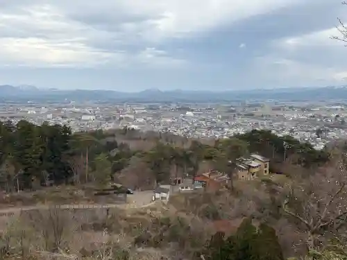 春日山神社の{uncategorized: "未分類", other: "その他", undefined: "問題あり", building: "その他建物", grave: "お墓", sacred_gate: "鳥居", guardian: "狛犬", statue: "像", buddha: "仏像", history: "歴史", nature: "自然", garden: "庭園", animal: "動物", pagoda: "塔", temizu: "手水舎", mountain_gate: "山門・神門", sanctuary: "本殿・本堂", subordinate: "末社・摂社", art: "芸術", scenery: "景色", jizo: "地蔵", ema: "絵馬", goshuin: "御朱印", omikuji: "おみくじ", items: "授与品その他", amulet: "お守り", goshuincho: "御朱印帳", eats: "食事", festival: "お祭り", votive_dance: "神楽", shichigosan: "七五三参", wedding: "結婚式", experience: "体験その他", initially: "初詣", around: "周辺", anti_infection: "感染症対策"}