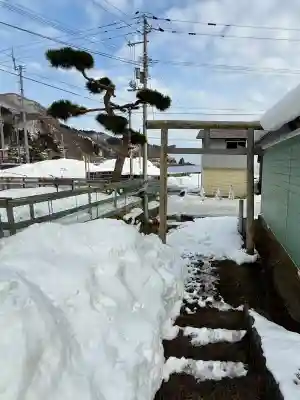 小谷石神社の{uncategorized: "未分類", other: "その他", undefined: "問題あり", building: "その他建物", grave: "お墓", sacred_gate: "鳥居", guardian: "狛犬", statue: "像", buddha: "仏像", history: "歴史", nature: "自然", garden: "庭園", animal: "動物", pagoda: "塔", temizu: "手水舎", mountain_gate: "山門・神門", sanctuary: "本殿・本堂", subordinate: "末社・摂社", art: "芸術", scenery: "景色", jizo: "地蔵", ema: "絵馬", goshuin: "御朱印", omikuji: "おみくじ", items: "授与品その他", amulet: "お守り", goshuincho: "御朱印帳", eats: "食事", festival: "お祭り", votive_dance: "神楽", shichigosan: "七五三参", wedding: "結婚式", experience: "体験その他", initially: "初詣", around: "周辺", anti_infection: "感染症対策"}
