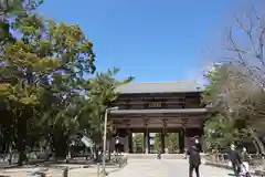 東大寺法華堂（三月堂）の山門