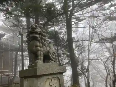 石鎚神社　土小屋遥拝殿の狛犬