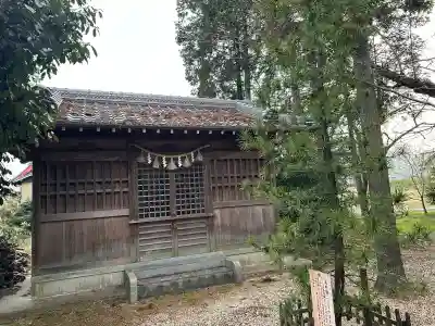 鳥取神社の{uncategorized: "未分類", other: "その他", undefined: "問題あり", building: "その他建物", grave: "お墓", sacred_gate: "鳥居", guardian: "狛犬", statue: "像", buddha: "仏像", history: "歴史", nature: "自然", garden: "庭園", animal: "動物", pagoda: "塔", temizu: "手水舎", mountain_gate: "山門・神門", sanctuary: "本殿・本堂", subordinate: "末社・摂社", art: "芸術", scenery: "景色", jizo: "地蔵", ema: "絵馬", goshuin: "御朱印", omikuji: "おみくじ", items: "授与品その他", amulet: "お守り", goshuincho: "御朱印帳", eats: "食事", festival: "お祭り", votive_dance: "神楽", shichigosan: "七五三参", wedding: "結婚式", experience: "体験その他", initially: "初詣", around: "周辺", anti_infection: "感染症対策"}