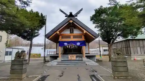 石山神社の本殿