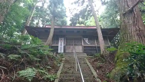 運難神社の本殿