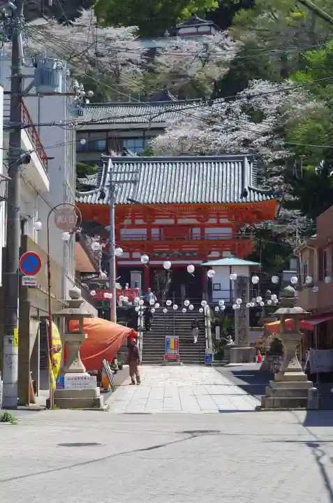 金剛宝寺(紀三井寺)の{uncategorized: "未分類", other: "その他", undefined: "問題あり", building: "その他建物", grave: "お墓", sacred_gate: "鳥居", guardian: "狛犬", statue: "像", buddha: "仏像", history: "歴史", nature: "自然", garden: "庭園", animal: "動物", pagoda: "塔", temizu: "手水舎", mountain_gate: "山門・神門", sanctuary: "本殿・本堂", subordinate: "末社・摂社", art: "芸術", scenery: "景色", jizo: "地蔵", ema: "絵馬", goshuin: "御朱印", omikuji: "おみくじ", items: "授与品その他", amulet: "お守り", goshuincho: "御朱印帳", eats: "食事", festival: "お祭り", votive_dance: "神楽", shichigosan: "七五三参", wedding: "結婚式", experience: "体験その他", initially: "初詣", around: "周辺", anti_infection: "感染症対策"}