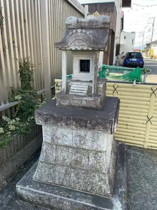 千住観音菩薩の祠の{uncategorized: "未分類", other: "その他", undefined: "問題あり", building: "その他建物", grave: "お墓", sacred_gate: "鳥居", guardian: "狛犬", statue: "像", buddha: "仏像", history: "歴史", nature: "自然", garden: "庭園", animal: "動物", pagoda: "塔", temizu: "手水舎", mountain_gate: "山門・神門", sanctuary: "本殿・本堂", subordinate: "末社・摂社", art: "芸術", scenery: "景色", jizo: "地蔵", ema: "絵馬", goshuin: "御朱印", omikuji: "おみくじ", items: "授与品その他", amulet: "お守り", goshuincho: "御朱印帳", eats: "食事", festival: "お祭り", votive_dance: "神楽", shichigosan: "七五三参", wedding: "結婚式", experience: "体験その他", initially: "初詣", around: "周辺", anti_infection: "感染症対策"}