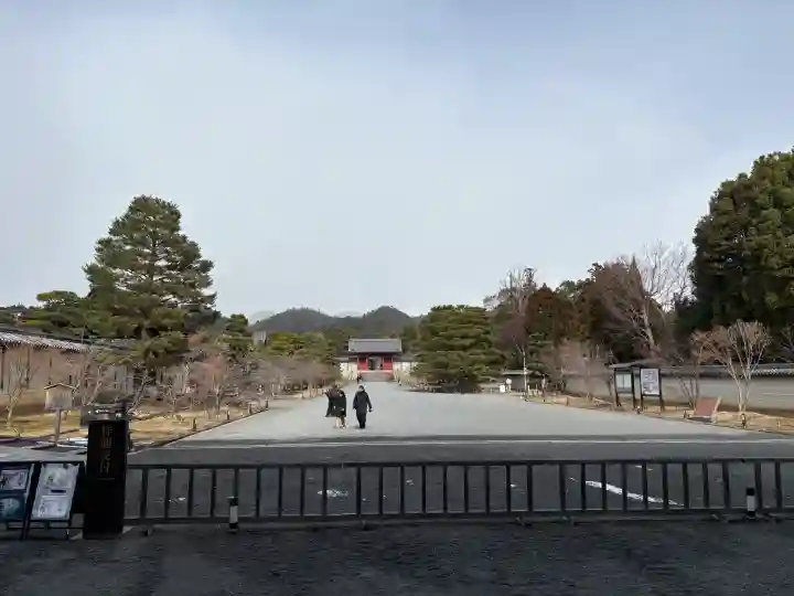 仁和寺の{uncategorized: "未分類", other: "その他", undefined: "問題あり", building: "その他建物", grave: "お墓", sacred_gate: "鳥居", guardian: "狛犬", statue: "像", buddha: "仏像", history: "歴史", nature: "自然", garden: "庭園", animal: "動物", pagoda: "塔", temizu: "手水舎", mountain_gate: "山門・神門", sanctuary: "本殿・本堂", subordinate: "末社・摂社", art: "芸術", scenery: "景色", jizo: "地蔵", ema: "絵馬", goshuin: "御朱印", omikuji: "おみくじ", items: "授与品その他", amulet: "お守り", goshuincho: "御朱印帳", eats: "食事", festival: "お祭り", votive_dance: "神楽", shichigosan: "七五三参", wedding: "結婚式", experience: "体験その他", initially: "初詣", around: "周辺", anti_infection: "感染症対策"}