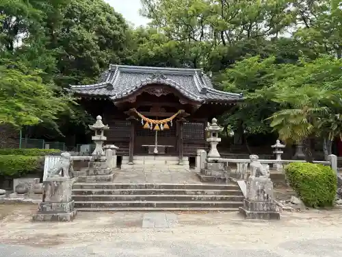 天御中主神社の{uncategorized: "未分類", other: "その他", undefined: "問題あり", building: "その他建物", grave: "お墓", sacred_gate: "鳥居", guardian: "狛犬", statue: "像", buddha: "仏像", history: "歴史", nature: "自然", garden: "庭園", animal: "動物", pagoda: "塔", temizu: "手水舎", mountain_gate: "山門・神門", sanctuary: "本殿・本堂", subordinate: "末社・摂社", art: "芸術", scenery: "景色", jizo: "地蔵", ema: "絵馬", goshuin: "御朱印", omikuji: "おみくじ", items: "授与品その他", amulet: "お守り", goshuincho: "御朱印帳", eats: "食事", festival: "お祭り", votive_dance: "神楽", shichigosan: "七五三参", wedding: "結婚式", experience: "体験その他", initially: "初詣", around: "周辺", anti_infection: "感染症対策"}