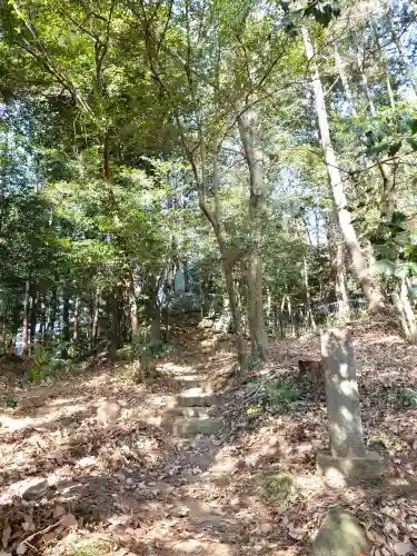 淡洲神社（山田）の{uncategorized: "未分類", other: "その他", undefined: "問題あり", building: "その他建物", grave: "お墓", sacred_gate: "鳥居", guardian: "狛犬", statue: "像", buddha: "仏像", history: "歴史", nature: "自然", garden: "庭園", animal: "動物", pagoda: "塔", temizu: "手水舎", mountain_gate: "山門・神門", sanctuary: "本殿・本堂", subordinate: "末社・摂社", art: "芸術", scenery: "景色", jizo: "地蔵", ema: "絵馬", goshuin: "御朱印", omikuji: "おみくじ", items: "授与品その他", amulet: "お守り", goshuincho: "御朱印帳", eats: "食事", festival: "お祭り", votive_dance: "神楽", shichigosan: "七五三参", wedding: "結婚式", experience: "体験その他", initially: "初詣", around: "周辺", anti_infection: "感染症対策"}