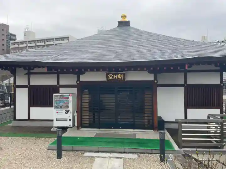 亮朝院の{uncategorized: "未分類", other: "その他", undefined: "問題あり", building: "その他建物", grave: "お墓", sacred_gate: "鳥居", guardian: "狛犬", statue: "像", buddha: "仏像", history: "歴史", nature: "自然", garden: "庭園", animal: "動物", pagoda: "塔", temizu: "手水舎", mountain_gate: "山門・神門", sanctuary: "本殿・本堂", subordinate: "末社・摂社", art: "芸術", scenery: "景色", jizo: "地蔵", ema: "絵馬", goshuin: "御朱印", omikuji: "おみくじ", items: "授与品その他", amulet: "お守り", goshuincho: "御朱印帳", eats: "食事", festival: "お祭り", votive_dance: "神楽", shichigosan: "七五三参", wedding: "結婚式", experience: "体験その他", initially: "初詣", around: "周辺", anti_infection: "感染症対策"}