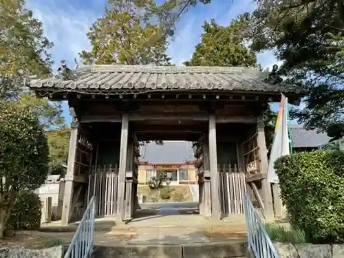 覚住寺の山門