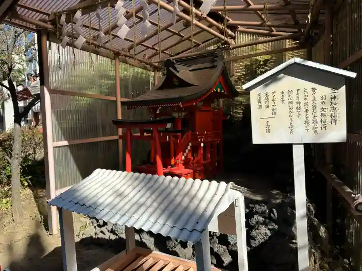 京濱伏見稲荷神社の{uncategorized: "未分類", other: "その他", undefined: "問題あり", building: "その他建物", grave: "お墓", sacred_gate: "鳥居", guardian: "狛犬", statue: "像", buddha: "仏像", history: "歴史", nature: "自然", garden: "庭園", animal: "動物", pagoda: "塔", temizu: "手水舎", mountain_gate: "山門・神門", sanctuary: "本殿・本堂", subordinate: "末社・摂社", art: "芸術", scenery: "景色", jizo: "地蔵", ema: "絵馬", goshuin: "御朱印", omikuji: "おみくじ", items: "授与品その他", amulet: "お守り", goshuincho: "御朱印帳", eats: "食事", festival: "お祭り", votive_dance: "神楽", shichigosan: "七五三参", wedding: "結婚式", experience: "体験その他", initially: "初詣", around: "周辺", anti_infection: "感染症対策"}