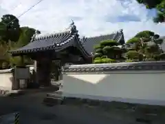 西光寺の山門