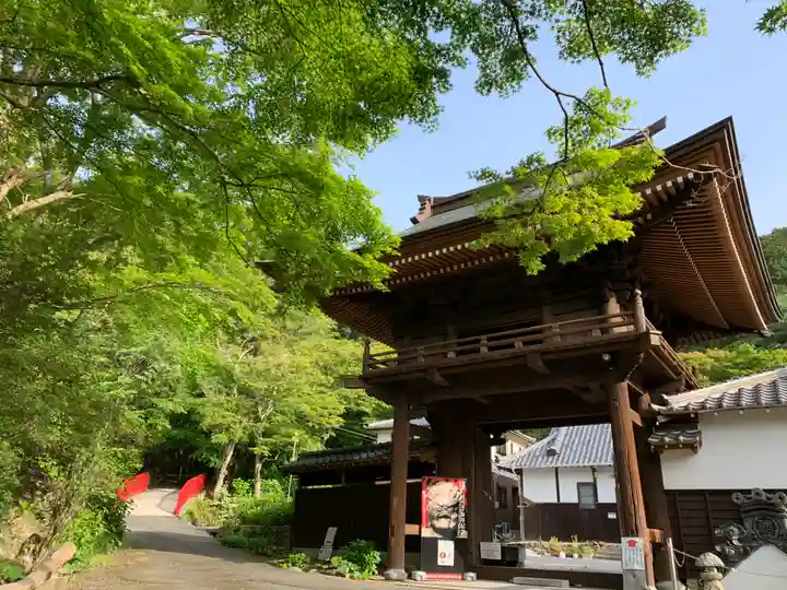 普門寺(切り絵御朱印発祥の寺)の山門・神門