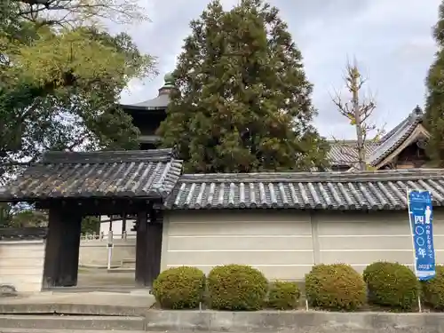 斑鳩寺の山門・神門