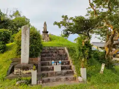 石造閻魔大王像の周辺