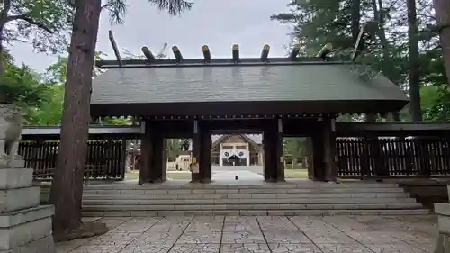 帯廣神社の山門・神門