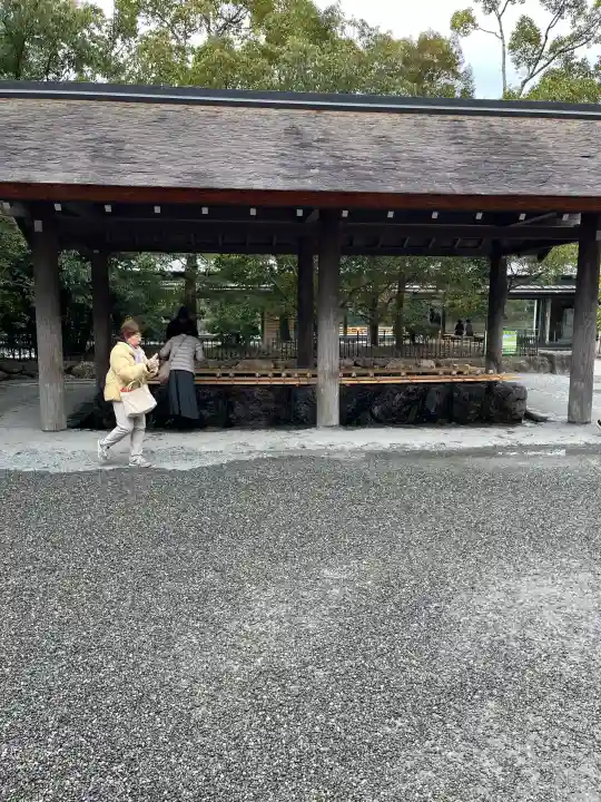 伊勢神宮外宮(豊受大神宮)の{uncategorized: "未分類", other: "その他", undefined: "問題あり", building: "その他建物", grave: "お墓", sacred_gate: "鳥居", guardian: "狛犬", statue: "像", buddha: "仏像", history: "歴史", nature: "自然", garden: "庭園", animal: "動物", pagoda: "塔", temizu: "手水舎", mountain_gate: "山門・神門", sanctuary: "本殿・本堂", subordinate: "末社・摂社", art: "芸術", scenery: "景色", jizo: "地蔵", ema: "絵馬", goshuin: "御朱印", omikuji: "おみくじ", items: "授与品その他", amulet: "お守り", goshuincho: "御朱印帳", eats: "食事", festival: "お祭り", votive_dance: "神楽", shichigosan: "七五三参", wedding: "結婚式", experience: "体験その他", initially: "初詣", around: "周辺", anti_infection: "感染症対策"}