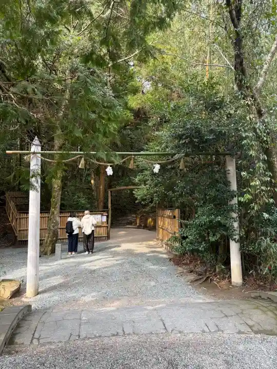 八重垣神社の{uncategorized: "未分類", other: "その他", undefined: "問題あり", building: "その他建物", grave: "お墓", sacred_gate: "鳥居", guardian: "狛犬", statue: "像", buddha: "仏像", history: "歴史", nature: "自然", garden: "庭園", animal: "動物", pagoda: "塔", temizu: "手水舎", mountain_gate: "山門・神門", sanctuary: "本殿・本堂", subordinate: "末社・摂社", art: "芸術", scenery: "景色", jizo: "地蔵", ema: "絵馬", goshuin: "御朱印", omikuji: "おみくじ", items: "授与品その他", amulet: "お守り", goshuincho: "御朱印帳", eats: "食事", festival: "お祭り", votive_dance: "神楽", shichigosan: "七五三参", wedding: "結婚式", experience: "体験その他", initially: "初詣", around: "周辺", anti_infection: "感染症対策"}