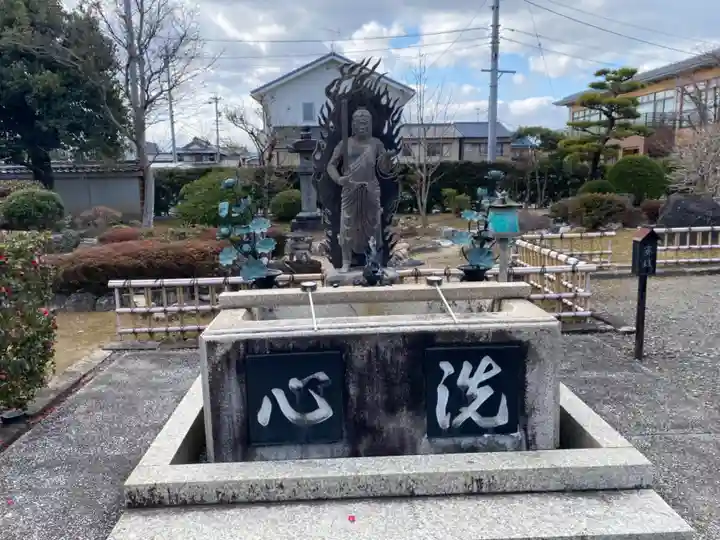 圓鏡寺の手水舎