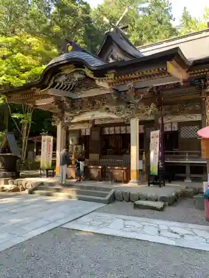 宝登山神社の{uncategorized: "未分類", other: "その他", undefined: "問題あり", building: "その他建物", grave: "お墓", sacred_gate: "鳥居", guardian: "狛犬", statue: "像", buddha: "仏像", history: "歴史", nature: "自然", garden: "庭園", animal: "動物", pagoda: "塔", temizu: "手水舎", mountain_gate: "山門・神門", sanctuary: "本殿・本堂", subordinate: "末社・摂社", art: "芸術", scenery: "景色", jizo: "地蔵", ema: "絵馬", goshuin: "御朱印", omikuji: "おみくじ", items: "授与品その他", amulet: "お守り", goshuincho: "御朱印帳", eats: "食事", festival: "お祭り", votive_dance: "神楽", shichigosan: "七五三参", wedding: "結婚式", experience: "体験その他", initially: "初詣", around: "周辺", anti_infection: "感染症対策"}