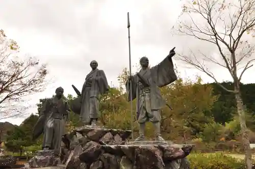 三嶋神社の像