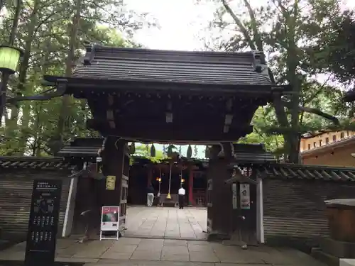 赤坂氷川神社の山門・神門