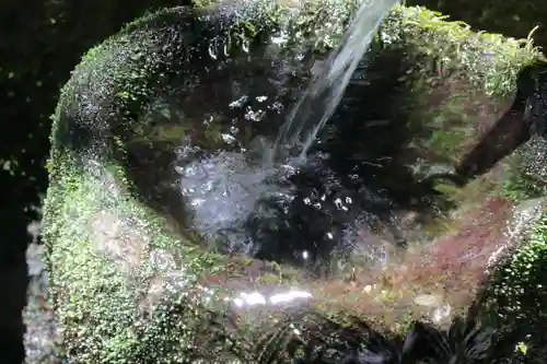 磐椅神社の手水