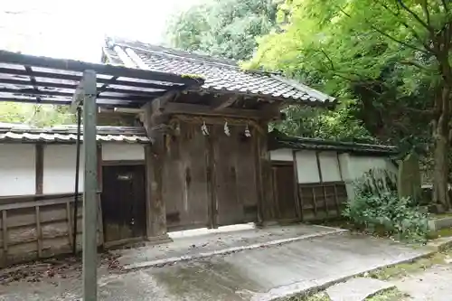 敢國神社の山門・神門