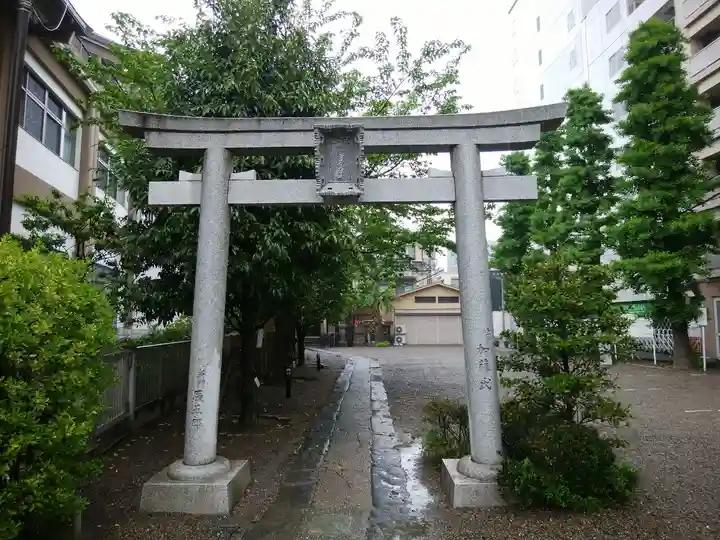被官稲荷神社の鳥居