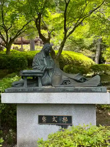 石山寺の像