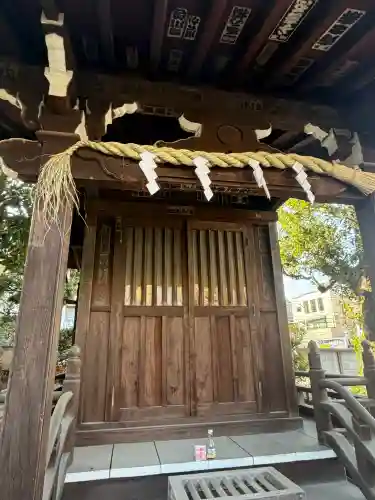 和泉貴船神社(和泉熊野神社境外末社)の{uncategorized: "未分類", other: "その他", undefined: "問題あり", building: "その他建物", grave: "お墓", sacred_gate: "鳥居", guardian: "狛犬", statue: "像", buddha: "仏像", history: "歴史", nature: "自然", garden: "庭園", animal: "動物", pagoda: "塔", temizu: "手水舎", mountain_gate: "山門・神門", sanctuary: "本殿・本堂", subordinate: "末社・摂社", art: "芸術", scenery: "景色", jizo: "地蔵", ema: "絵馬", goshuin: "御朱印", omikuji: "おみくじ", items: "授与品その他", amulet: "お守り", goshuincho: "御朱印帳", eats: "食事", festival: "お祭り", votive_dance: "神楽", shichigosan: "七五三参", wedding: "結婚式", experience: "体験その他", initially: "初詣", around: "周辺", anti_infection: "感染症対策"}