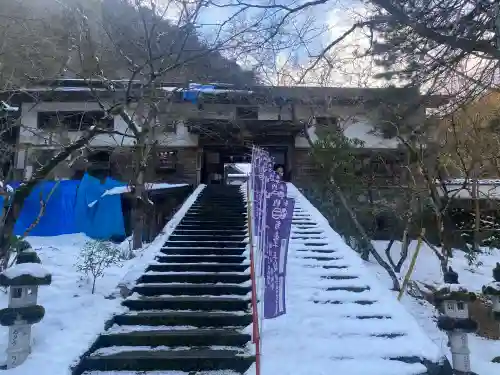 瑠璃寺の{uncategorized: "未分類", other: "その他", undefined: "問題あり", building: "その他建物", grave: "お墓", sacred_gate: "鳥居", guardian: "狛犬", statue: "像", buddha: "仏像", history: "歴史", nature: "自然", garden: "庭園", animal: "動物", pagoda: "塔", temizu: "手水舎", mountain_gate: "山門・神門", sanctuary: "本殿・本堂", subordinate: "末社・摂社", art: "芸術", scenery: "景色", jizo: "地蔵", ema: "絵馬", goshuin: "御朱印", omikuji: "おみくじ", items: "授与品その他", amulet: "お守り", goshuincho: "御朱印帳", eats: "食事", festival: "お祭り", votive_dance: "神楽", shichigosan: "七五三参", wedding: "結婚式", experience: "体験その他", initially: "初詣", around: "周辺", anti_infection: "感染症対策"}