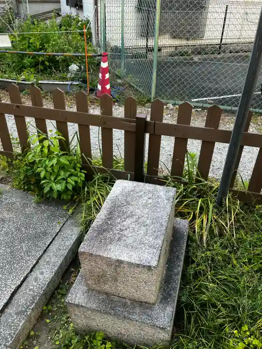松長大明神の{uncategorized: "未分類", other: "その他", undefined: "問題あり", building: "その他建物", grave: "お墓", sacred_gate: "鳥居", guardian: "狛犬", statue: "像", buddha: "仏像", history: "歴史", nature: "自然", garden: "庭園", animal: "動物", pagoda: "塔", temizu: "手水舎", mountain_gate: "山門・神門", sanctuary: "本殿・本堂", subordinate: "末社・摂社", art: "芸術", scenery: "景色", jizo: "地蔵", ema: "絵馬", goshuin: "御朱印", omikuji: "おみくじ", items: "授与品その他", amulet: "お守り", goshuincho: "御朱印帳", eats: "食事", festival: "お祭り", votive_dance: "神楽", shichigosan: "七五三参", wedding: "結婚式", experience: "体験その他", initially: "初詣", around: "周辺", anti_infection: "感染症対策"}