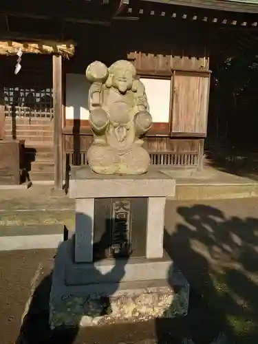 那閉神社の像