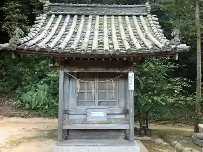 安仁神社の末社・摂社