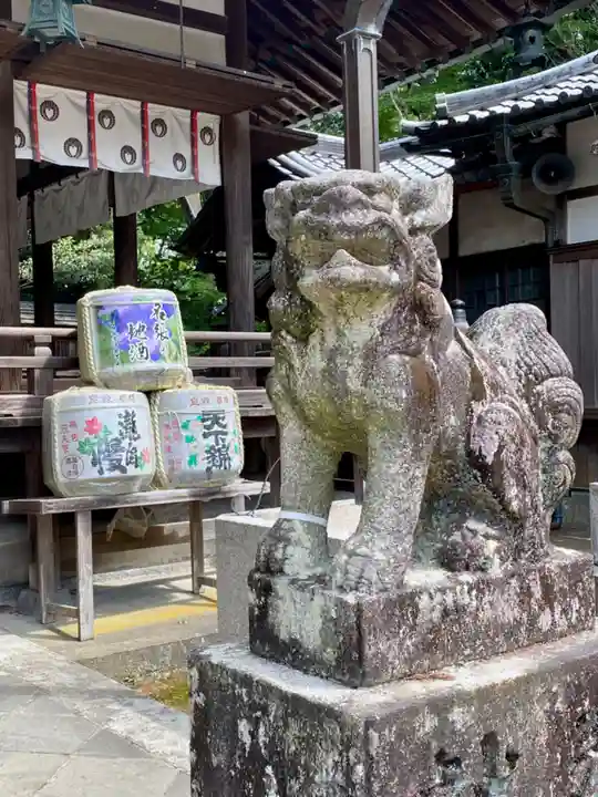 宇流冨志禰神社の狛犬