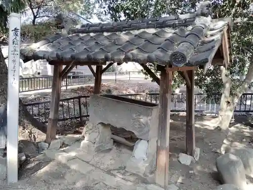 楠木神社の手水舎