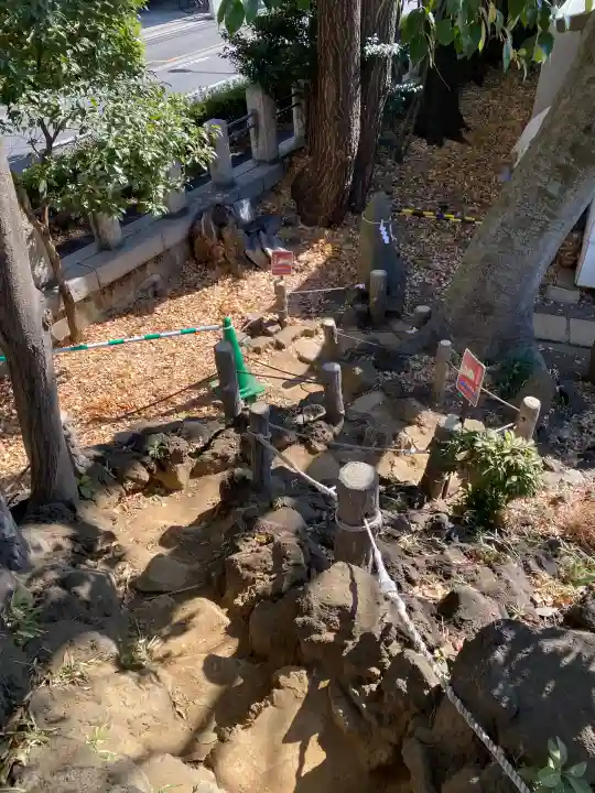 千駄ヶ谷冨士浅間神社の{uncategorized: "未分類", other: "その他", undefined: "問題あり", building: "その他建物", grave: "お墓", sacred_gate: "鳥居", guardian: "狛犬", statue: "像", buddha: "仏像", history: "歴史", nature: "自然", garden: "庭園", animal: "動物", pagoda: "塔", temizu: "手水舎", mountain_gate: "山門・神門", sanctuary: "本殿・本堂", subordinate: "末社・摂社", art: "芸術", scenery: "景色", jizo: "地蔵", ema: "絵馬", goshuin: "御朱印", omikuji: "おみくじ", items: "授与品その他", amulet: "お守り", goshuincho: "御朱印帳", eats: "食事", festival: "お祭り", votive_dance: "神楽", shichigosan: "七五三参", wedding: "結婚式", experience: "体験その他", initially: "初詣", around: "周辺", anti_infection: "感染症対策"}